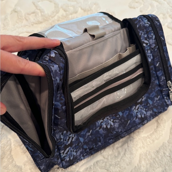 baggallini NEW Travel Toiletry Kit Foldable Cosmetic Bag blue floral abstract - Picture 6 of 6